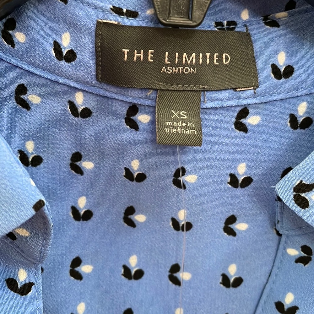 💙💙NWT THE LIMITED OUTFIT BUNDLE!!  4 - Picture 11 of 15